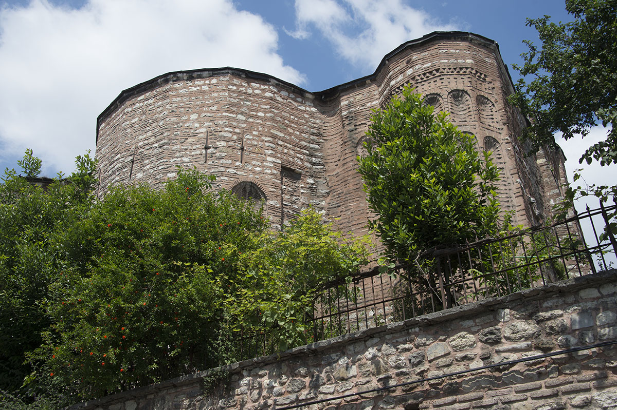 Istanbul Rose Mosque 2015 8605.jpg