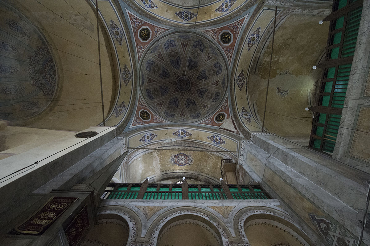 Istanbul Rose Mosque 2015 8613.jpg