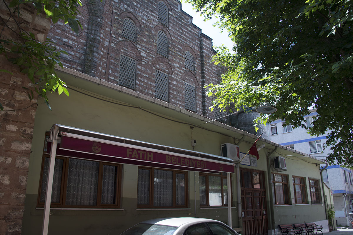 Istanbul Rose Mosque 2015 8634.jpg