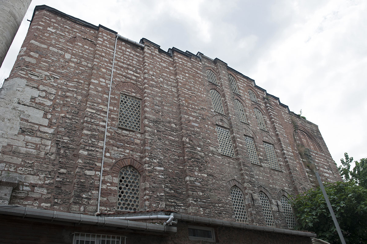 Istanbul Rose Mosque 2015 R 6167.jpg
