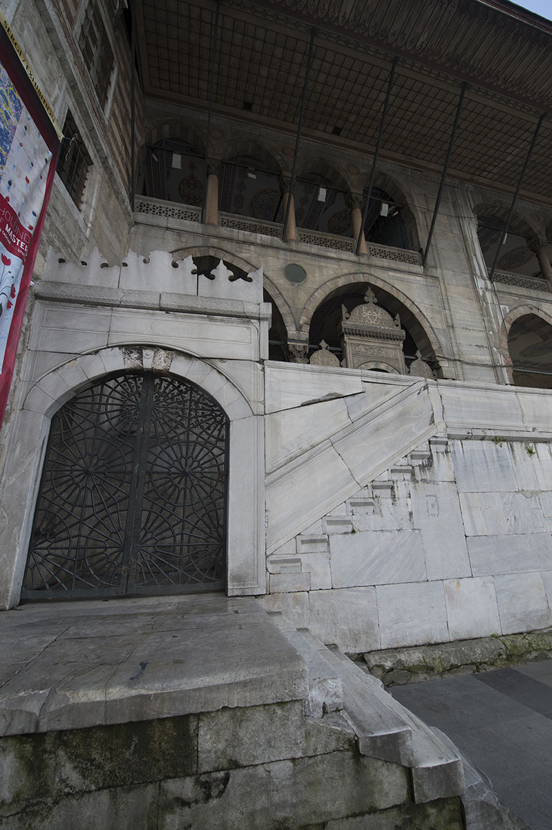 Istanbul Yeni Camii 2015 9359.jpg