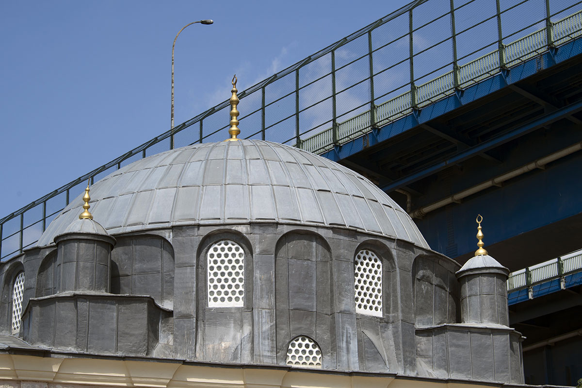 Istanbul Kumbarhane mosque 2015 0613.jpg