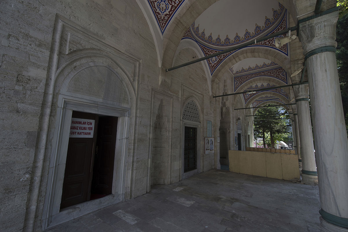 Istanbul Bali Pasha Mosque 2015 9207.jpg