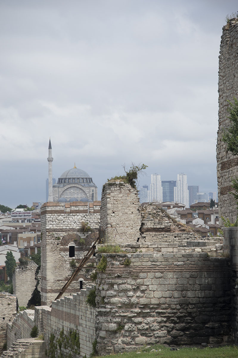 Istanbul Walls near Edirnekapi 2015 0080.jpg