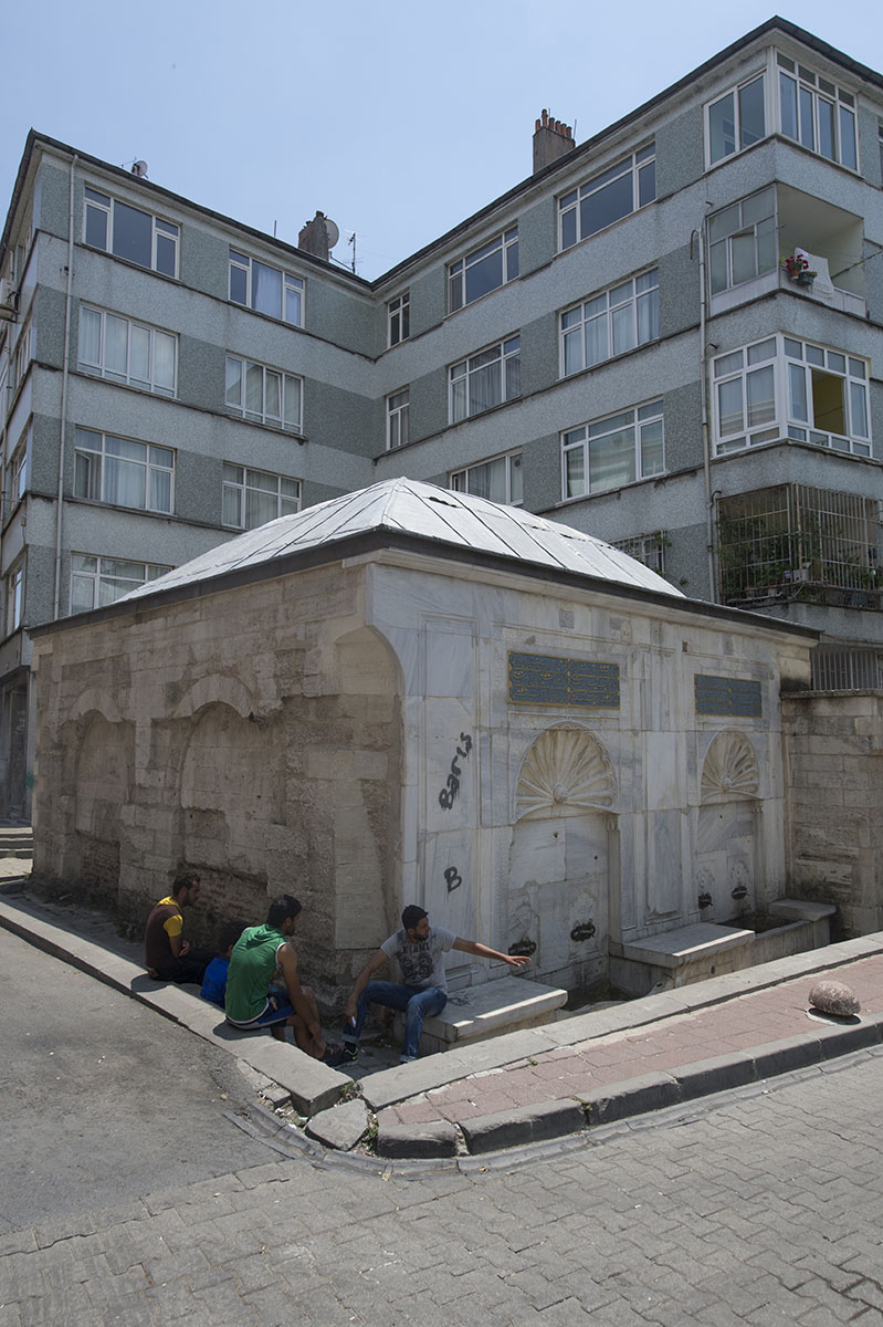 Istanbul Ahmediye complex 2015 9030.jpg