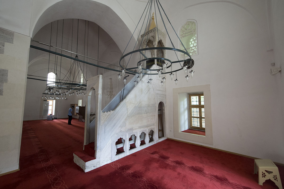 Istanbul Zincirli Kuyu mosque 2015 9321.jpg
