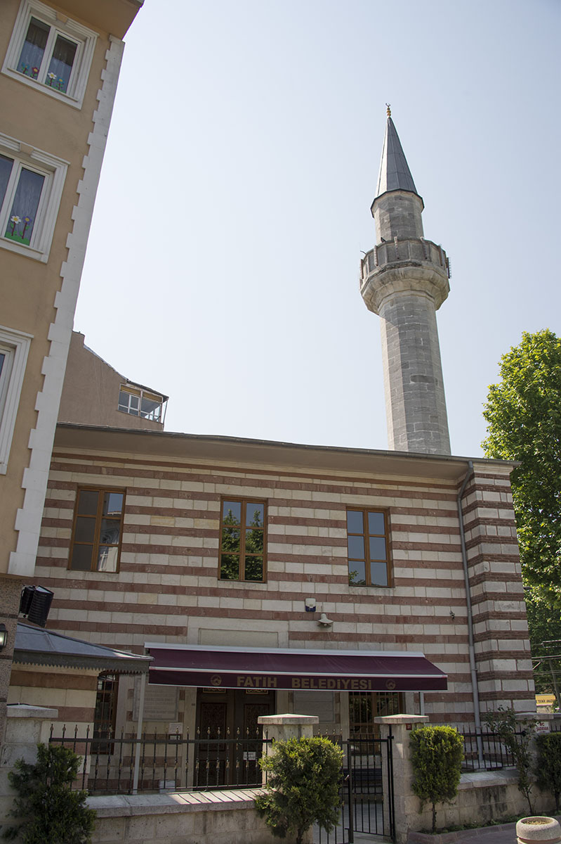 Istanbul Kazasker Abdurahman Mosque 2015 9084.jpg