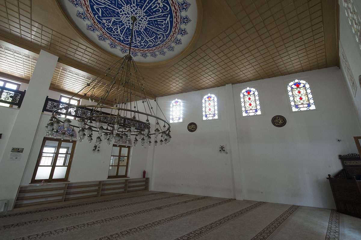 Istanbul Kazasker Abdurahman Mosque 2015 9100.jpg
