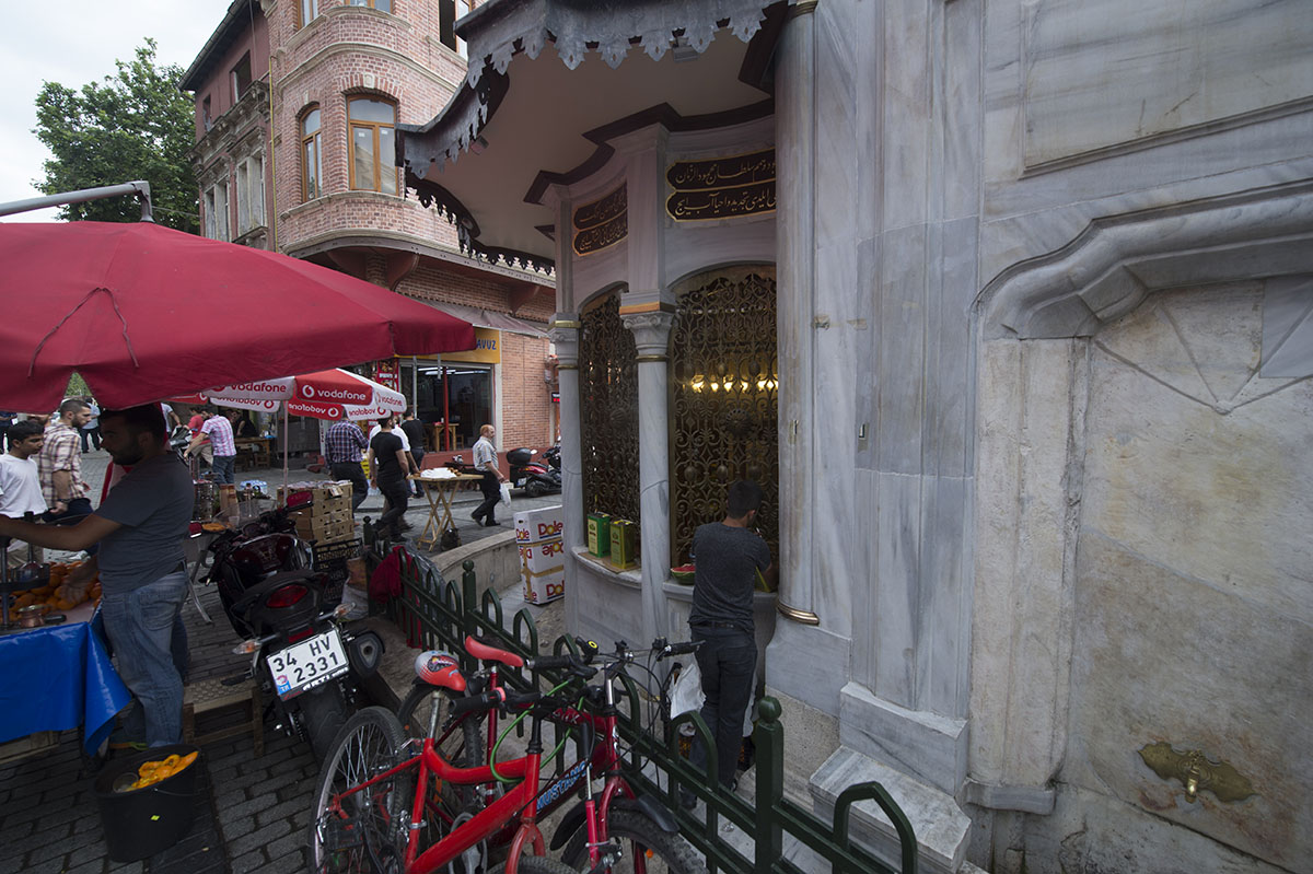 Istanbul Fatih Sebil Istambol Caddesi 2015 9283.jpg