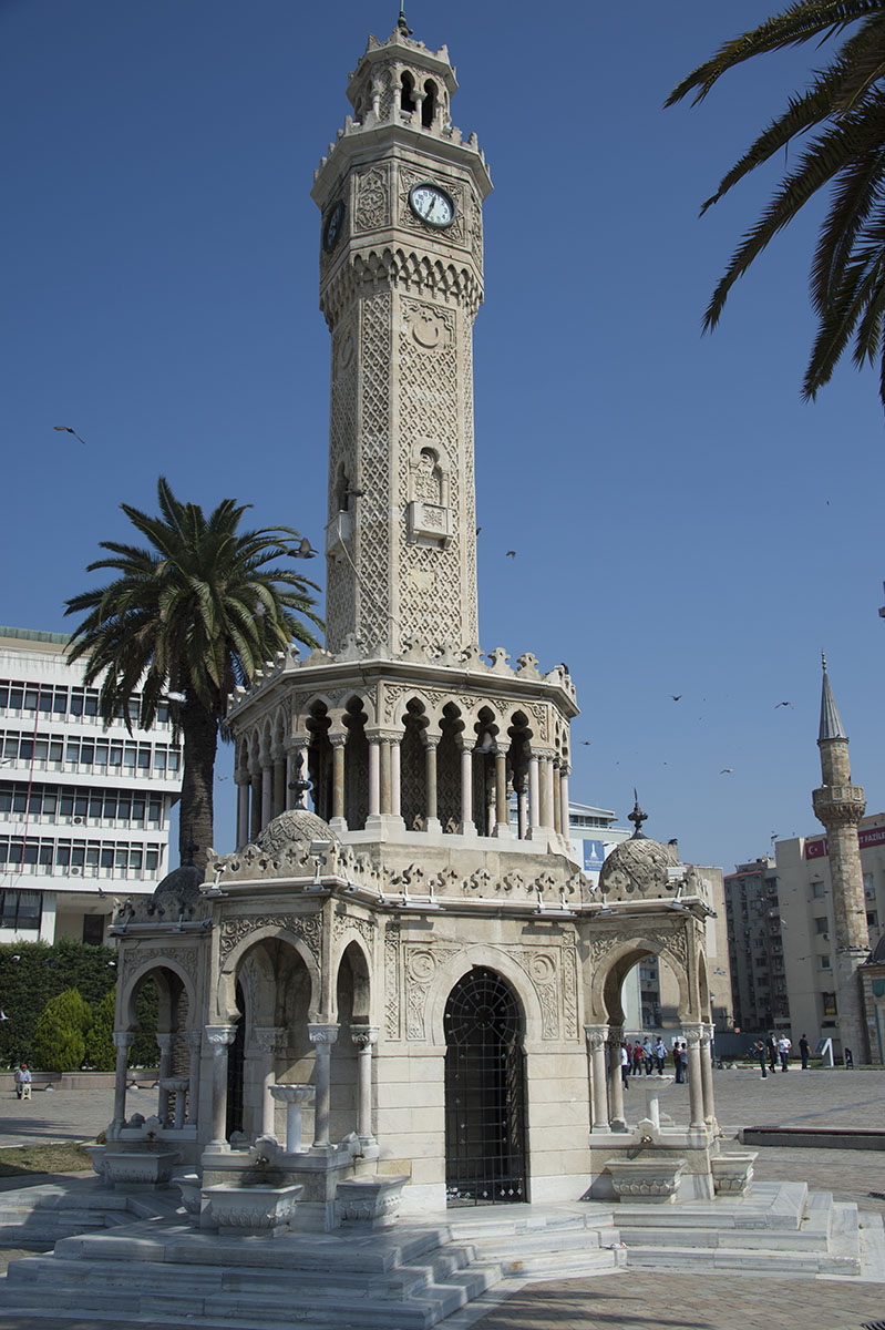 Izmir Saat Kulesi October 2015 2576.jpg