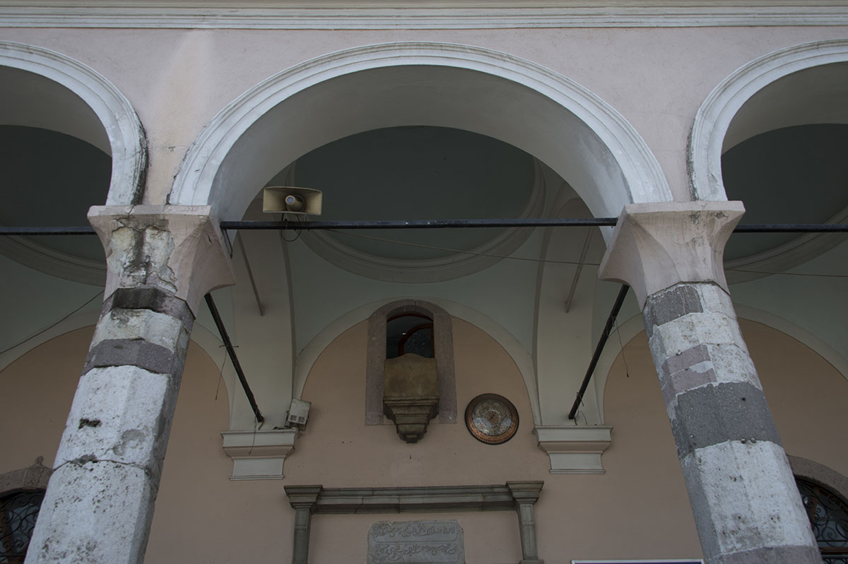 Izmir Basmane Mosque October 2015 2532.jpg
