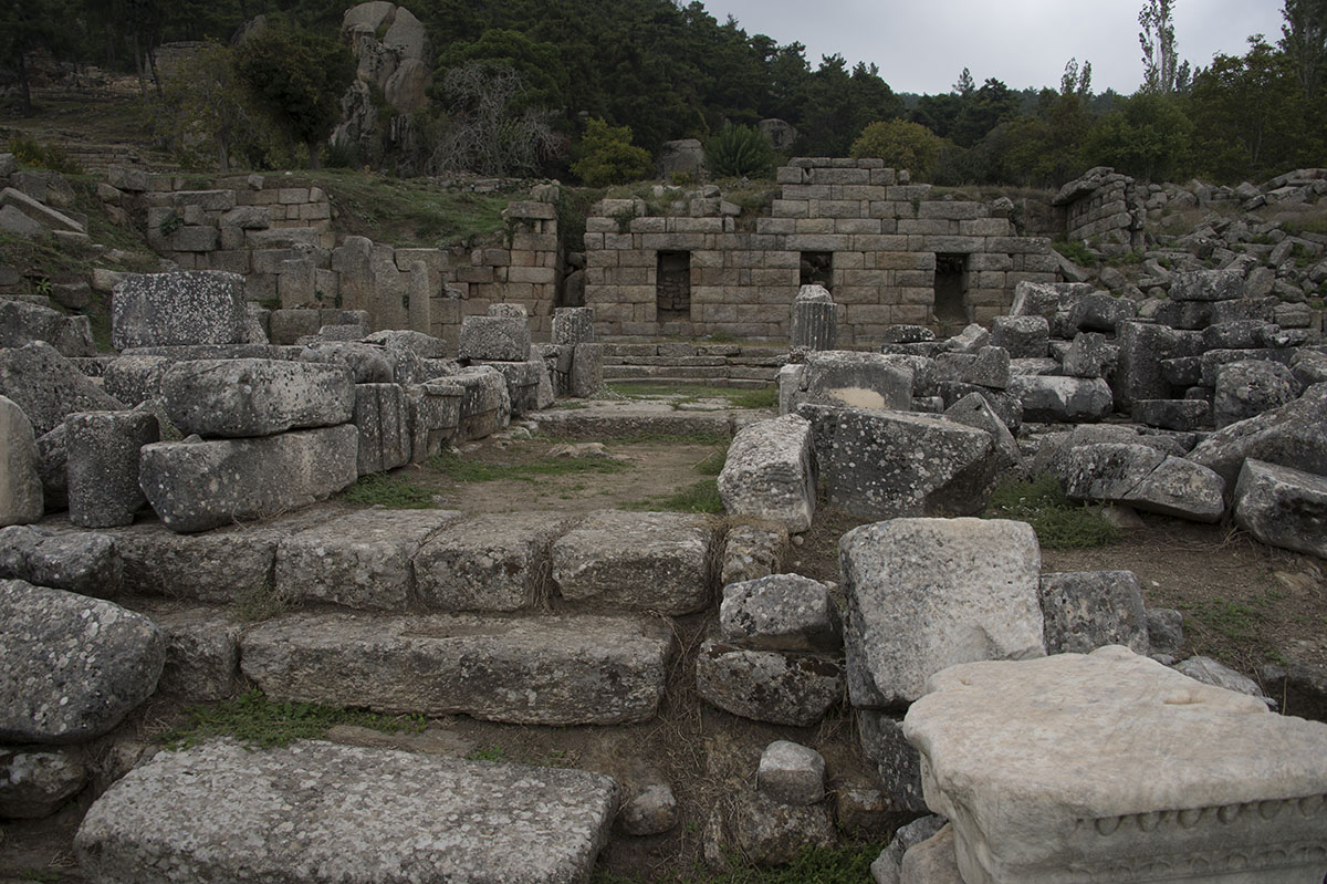 Labraunda left South Propylon right Doric Building 3779.jpg