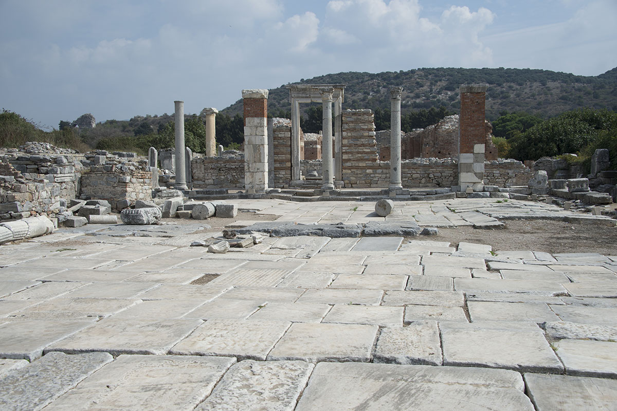 Ephesus Church of Mary October 2015 2794.jpg