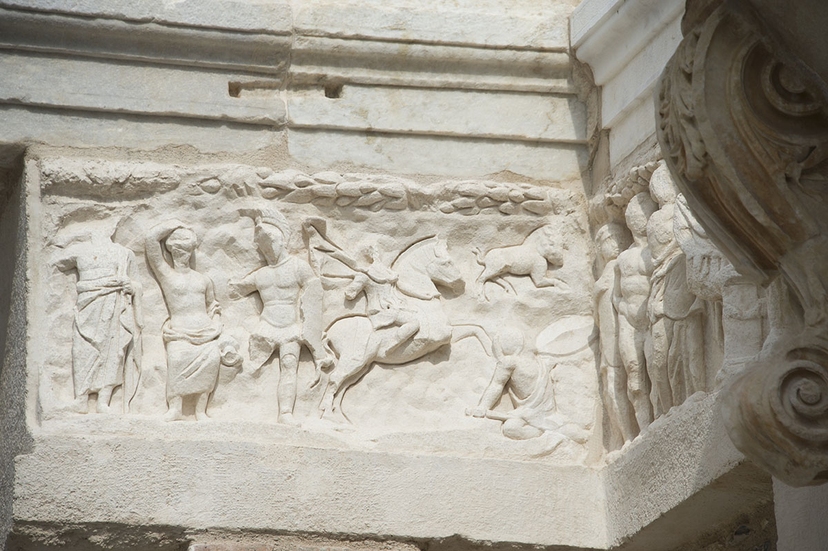 Ephesus Hadrian Temple October 2015 2690.jpg