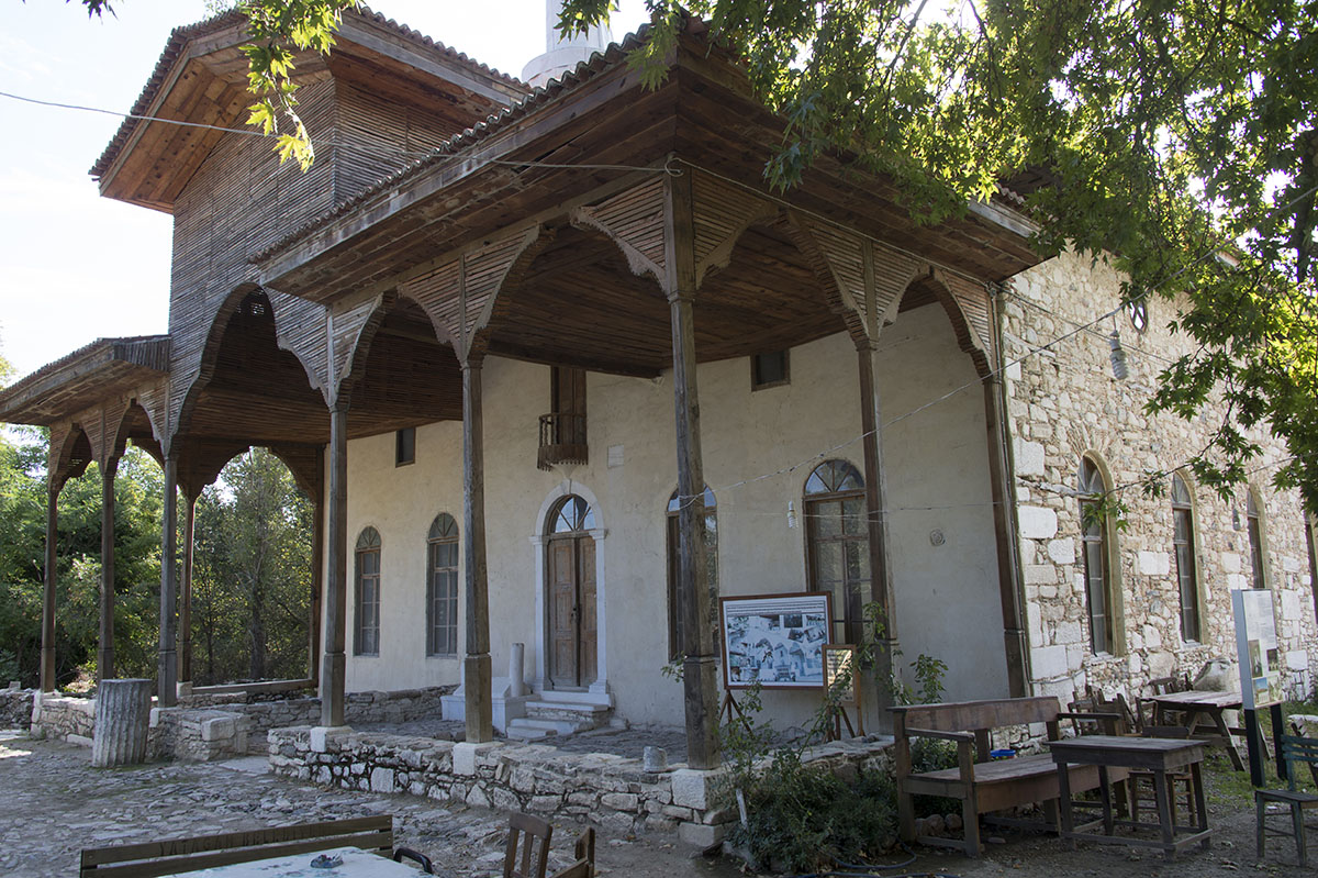 Stratonicea Saban Aga Mosque October 2015 4014.jpg