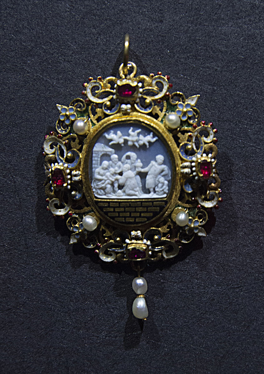 Istanbul Pearls at Turkish and Islamic arts museum december 2015 6490.jpg