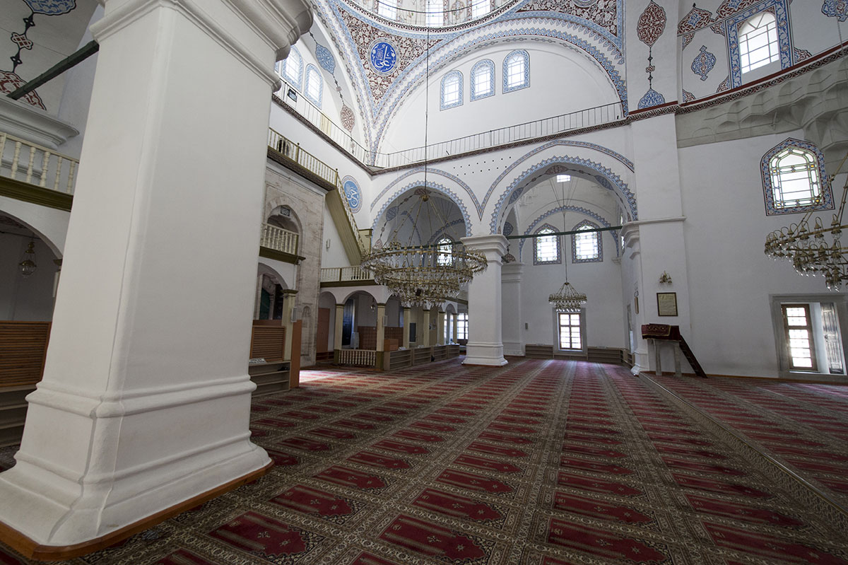 Istanbul Atik Ali Pasha Mosque december 2015 6451.jpg