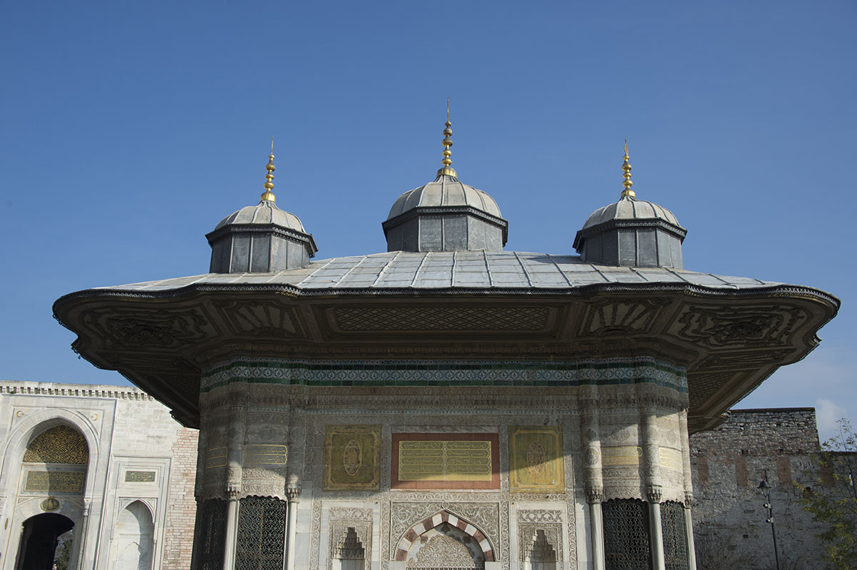 Istanbul Fountain of Sultan Ahmet III december 2015 5512.jpg