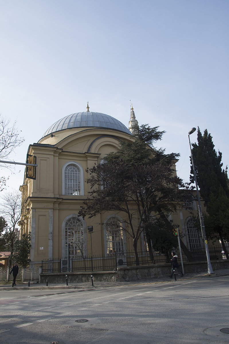 Istanbul Altun Izade Mosque december 2015 5745.jpg