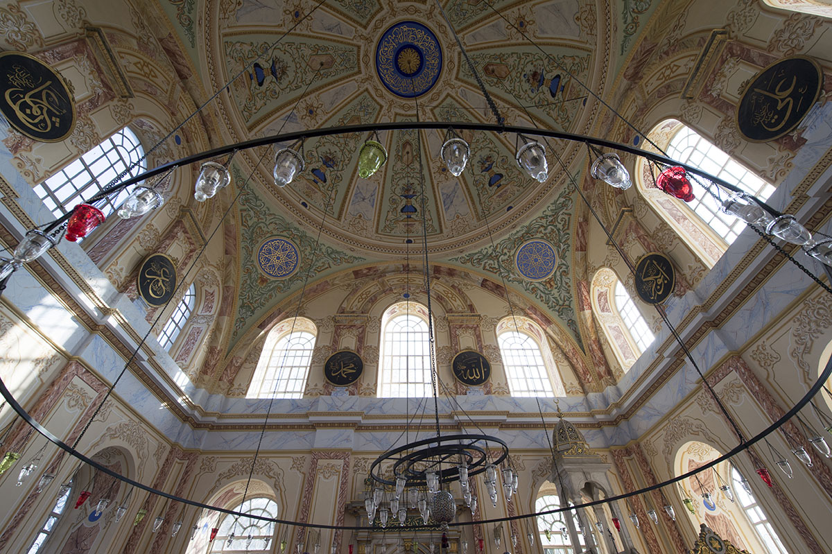 Istanbul Altun Izade Mosque december 2015 5752.jpg