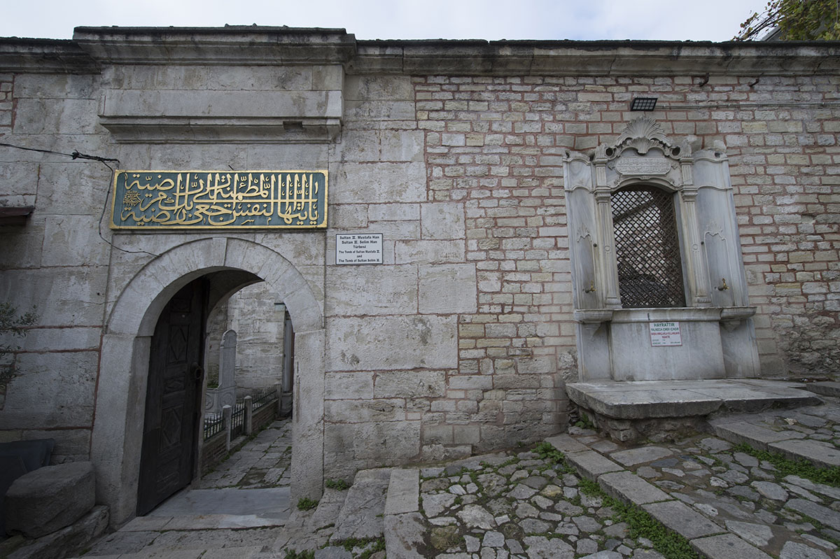 Istanbul Laleli complex december 2015 6597.jpg