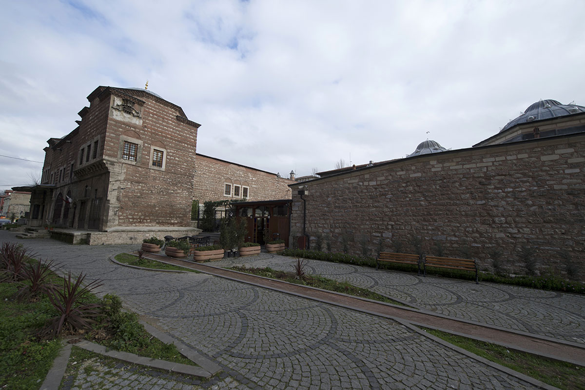 Istanbul Hasan Pasha Medrese december 2015 6282.jpg