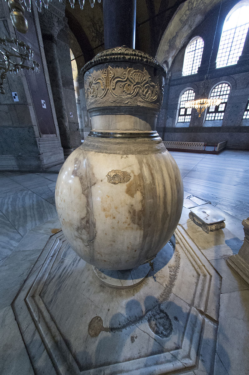 Istanbul Aya Sofya October 2016 9169.jpg