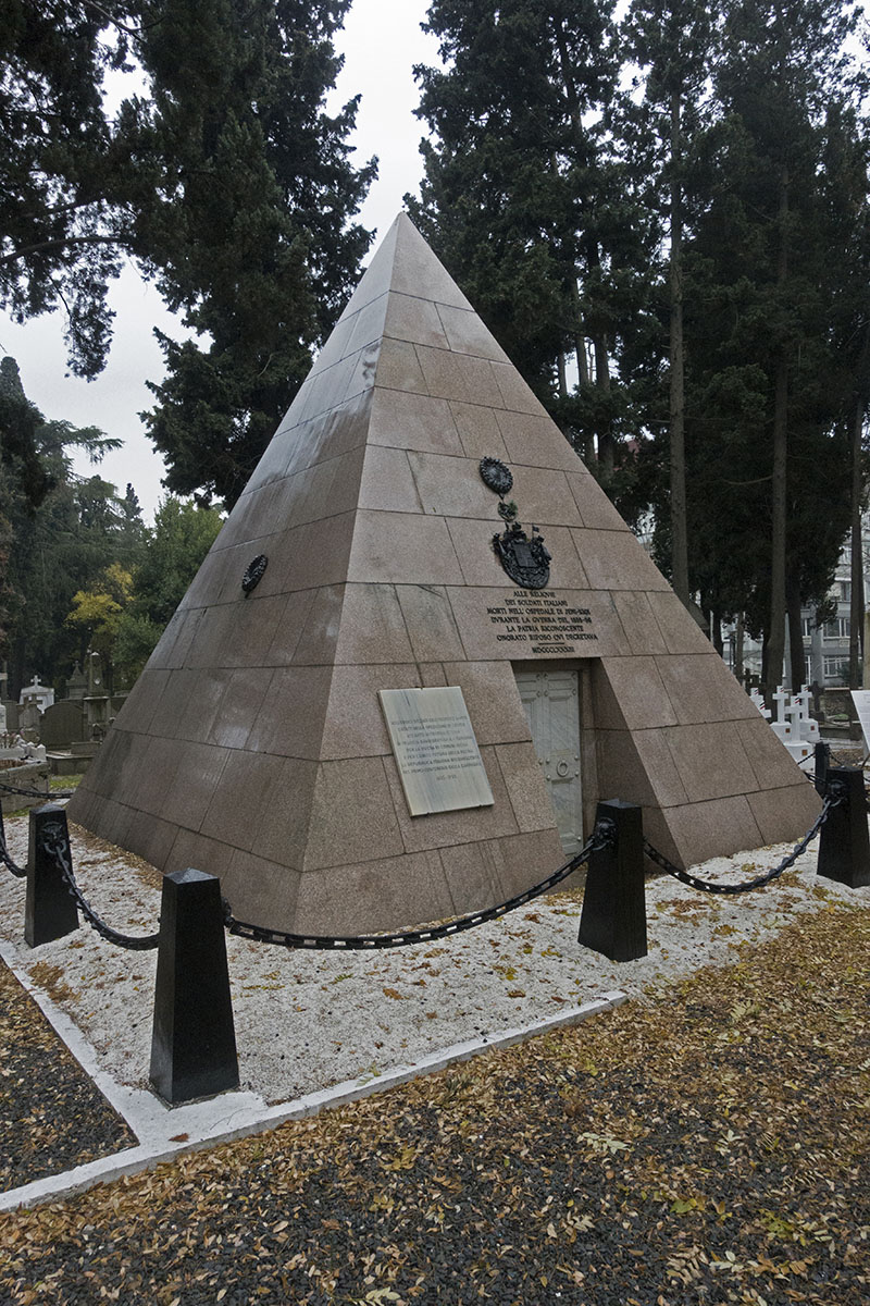 Istanbul Pangalti Cath cemetery dec 2016 2940.jpg