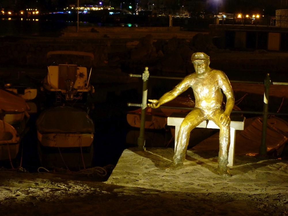 <a href=http://www.opatija-tourism.hr/en/attractions/opatija-s-sculptures,788.html >Boatman of Opatija</a>