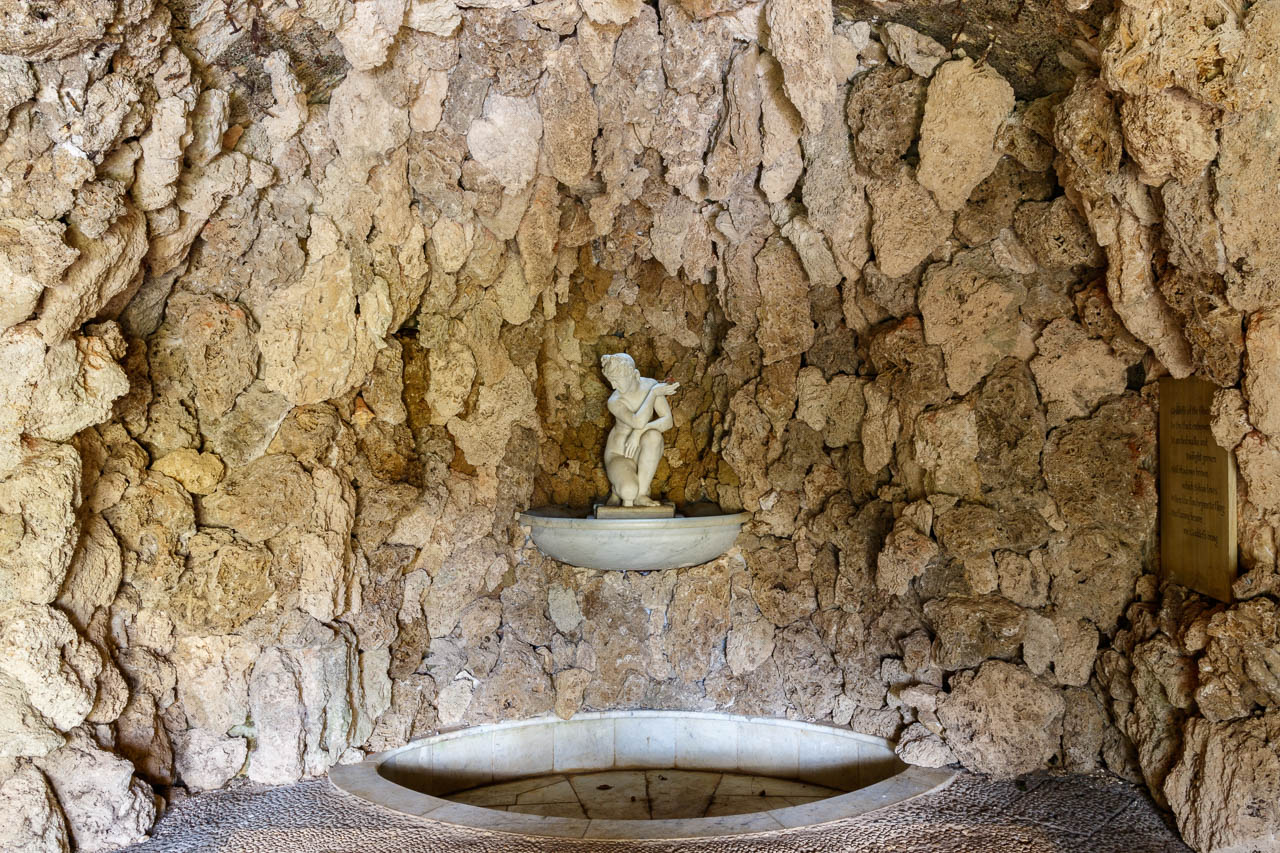 Venus rising from her bath Grotto