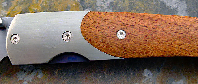 T10-W_close_1.jpg