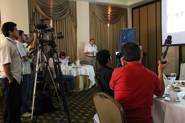  INPROTUR y Emilio Scotto - Desafo Ruta 40 Argentina. Conferencia en Lima, en el Country Club Lima Hotel