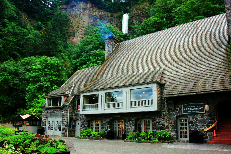 Multnomah Falls Visitors Center, Columbia River Gorge National Scenic Area, Oregon
