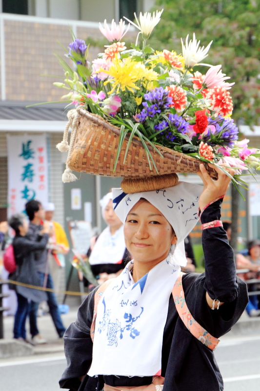 Shirakawa-me dedicating flowers to the Shrine, Jidai Matsuri Festival, Kyoto, Japan