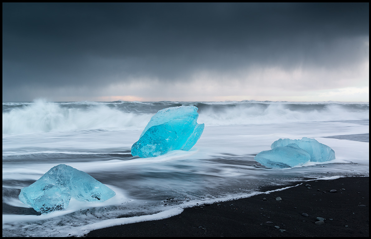Fantastic ice formations (and heavy rainfall) at the beach close to Jkulsarlon - Iceland