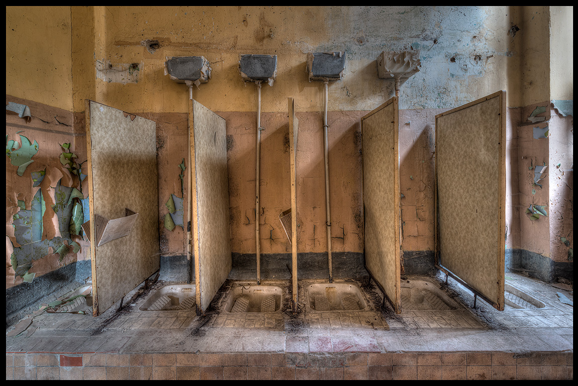 Mens toilet in the bathhouse