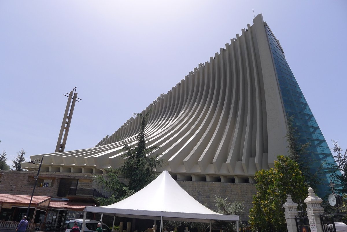 La basilique Notre Dame du Liban moderne