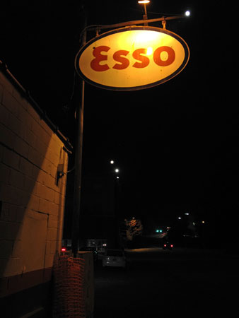 07 The Esso Club 4173