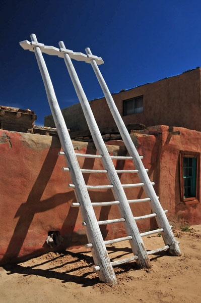 22 Keva ladder, Acoma Pueblo 4159