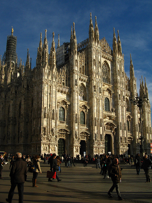 Late afternoon on the Piazza del Duomo and the Duomo ..  3784