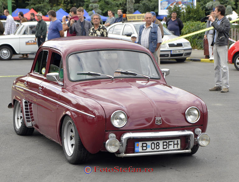 renault-parada-auto-epoca.JPG