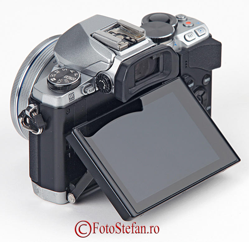 Olympus-OM-D-E-M10-lcd-1.JPG