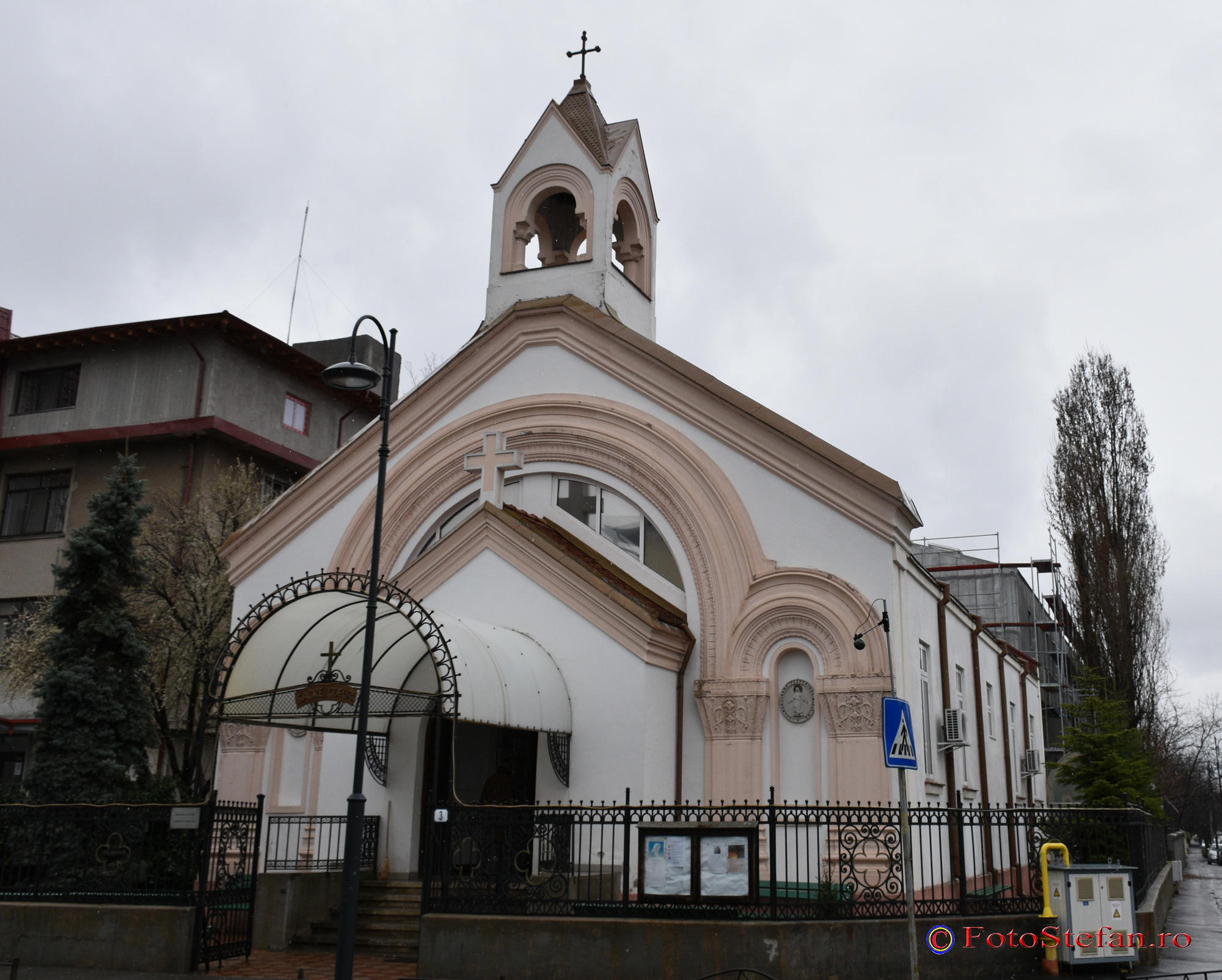 Biserica-Franceza-Sacre-Coeur-Bucuresti.JPG
