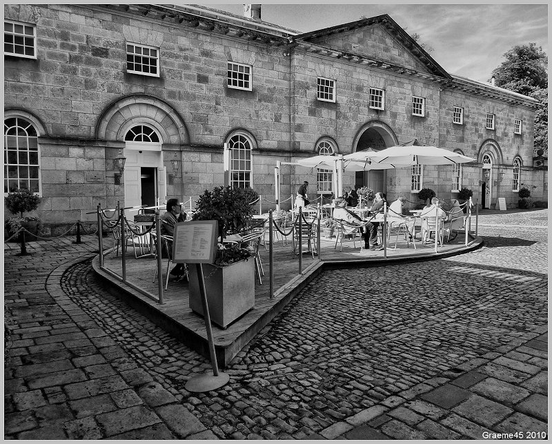 courtyard cafe