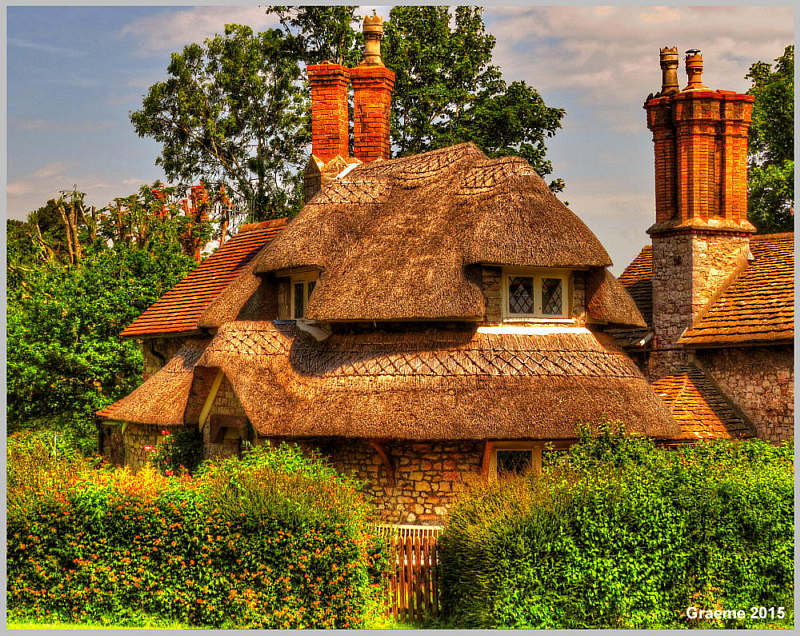 Circular Cottage 