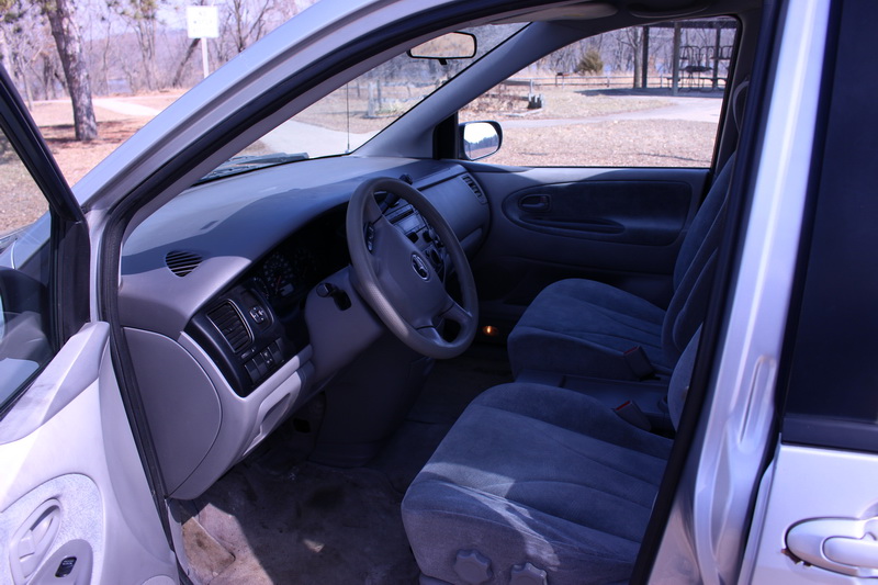 Mazda Looking in Dirvers door_resize.JPG