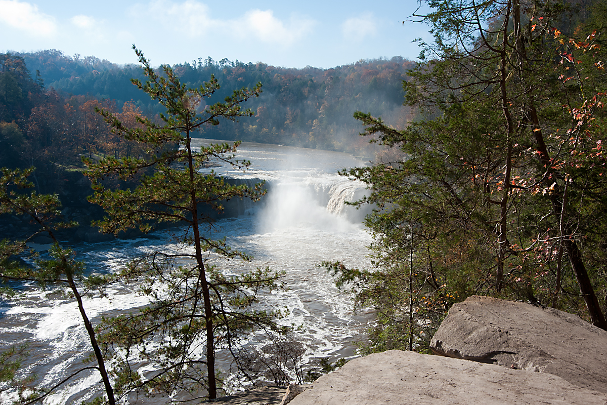 CUMBERLAND FALLS, KENTUCKY