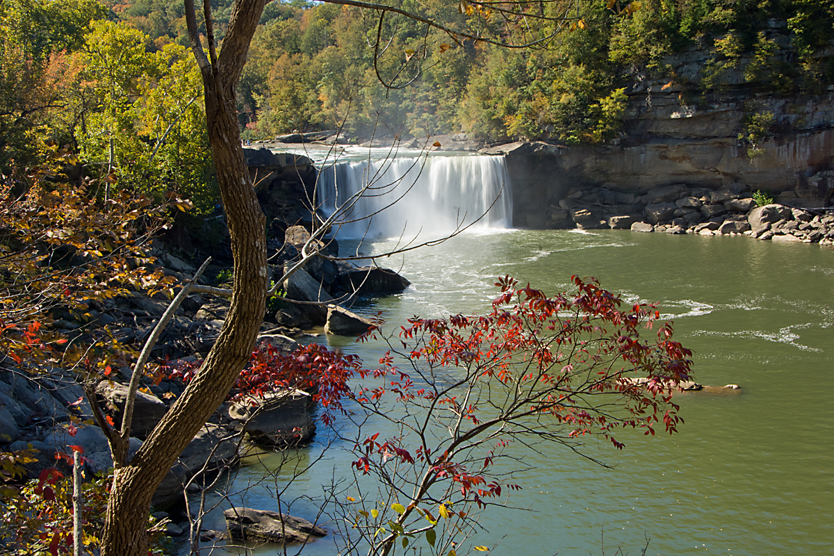 CUMBERLAND FALLS, KENTUCKY