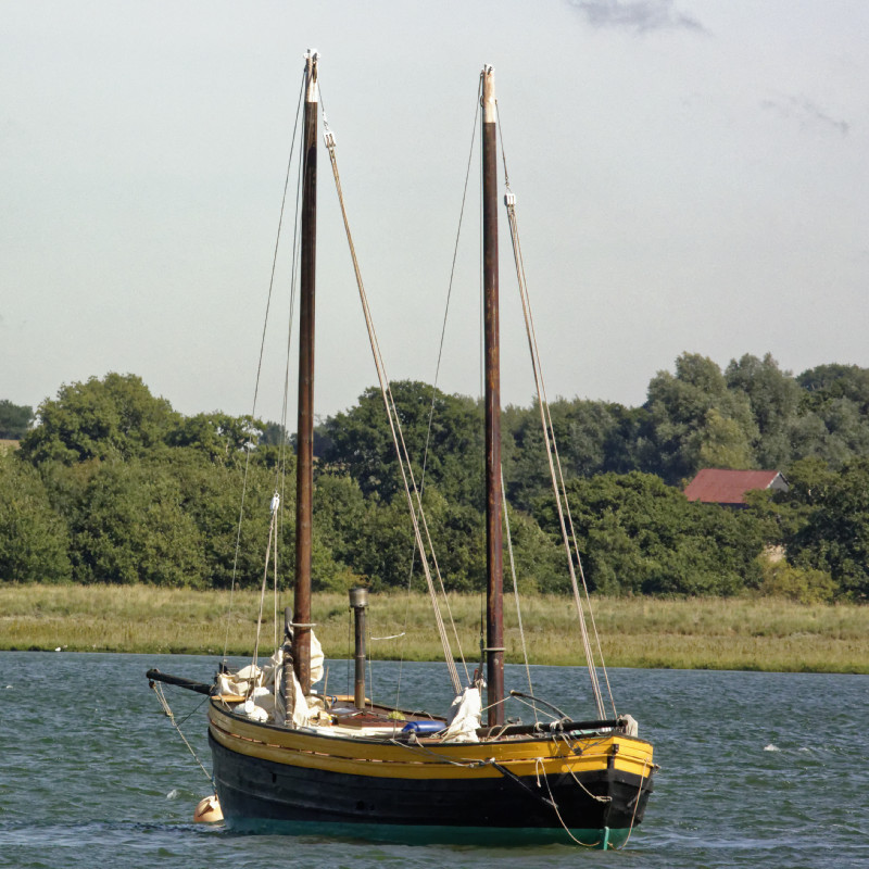 a smart boat off Waldringfield