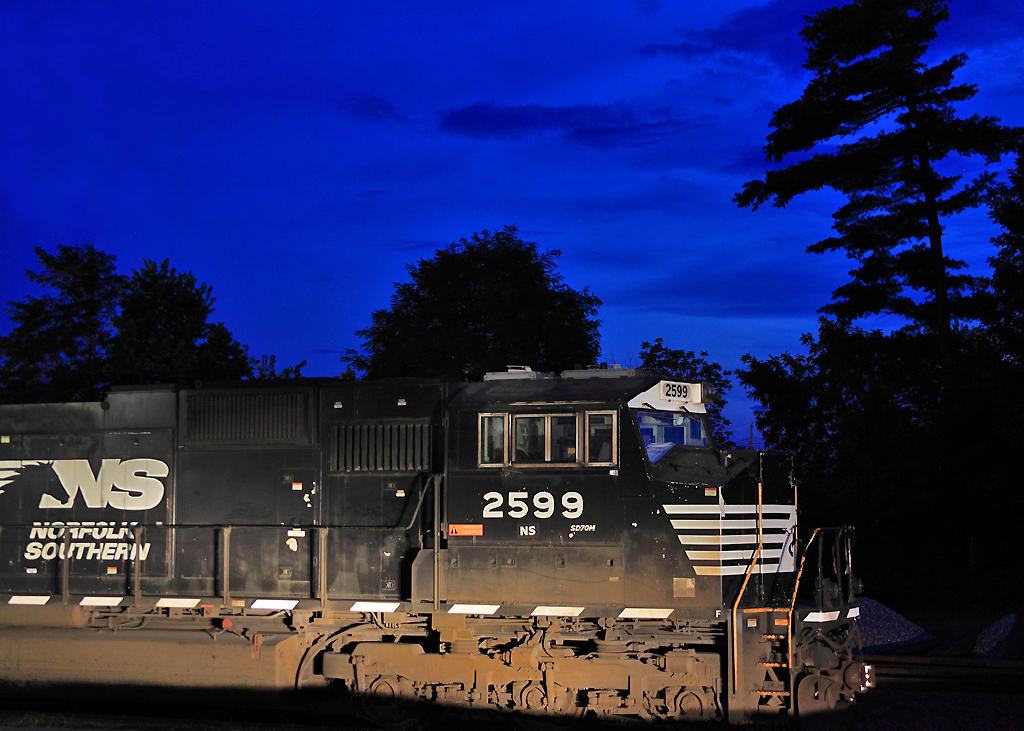 NS 2599, power for the T19 local, sits on the West leg of the wye during the Bluehour 